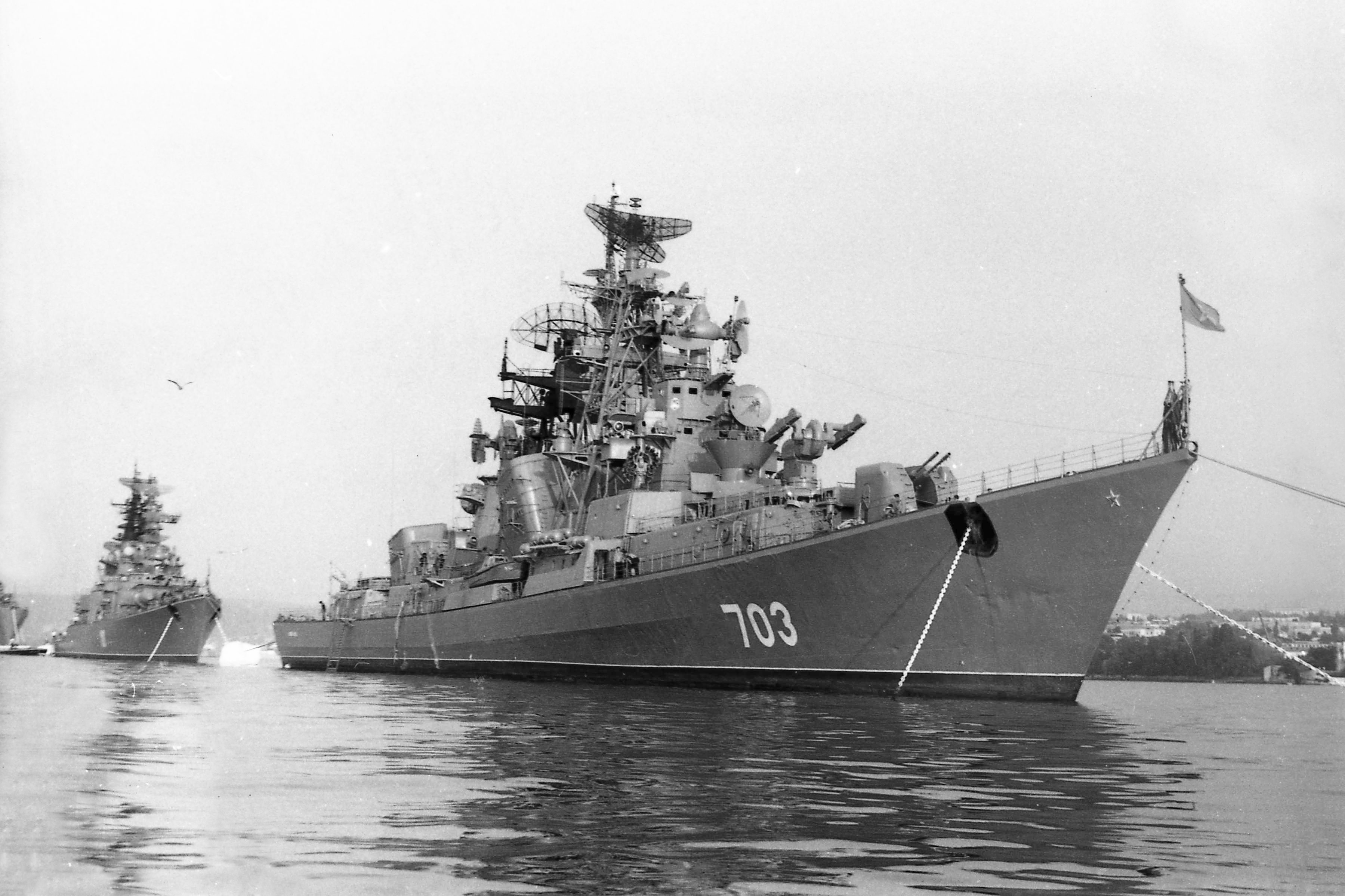 корабль адмирал исаченков. бпк славный балтийский флот. крейсер славный. крейсер славный. бпк 61 красный крым.