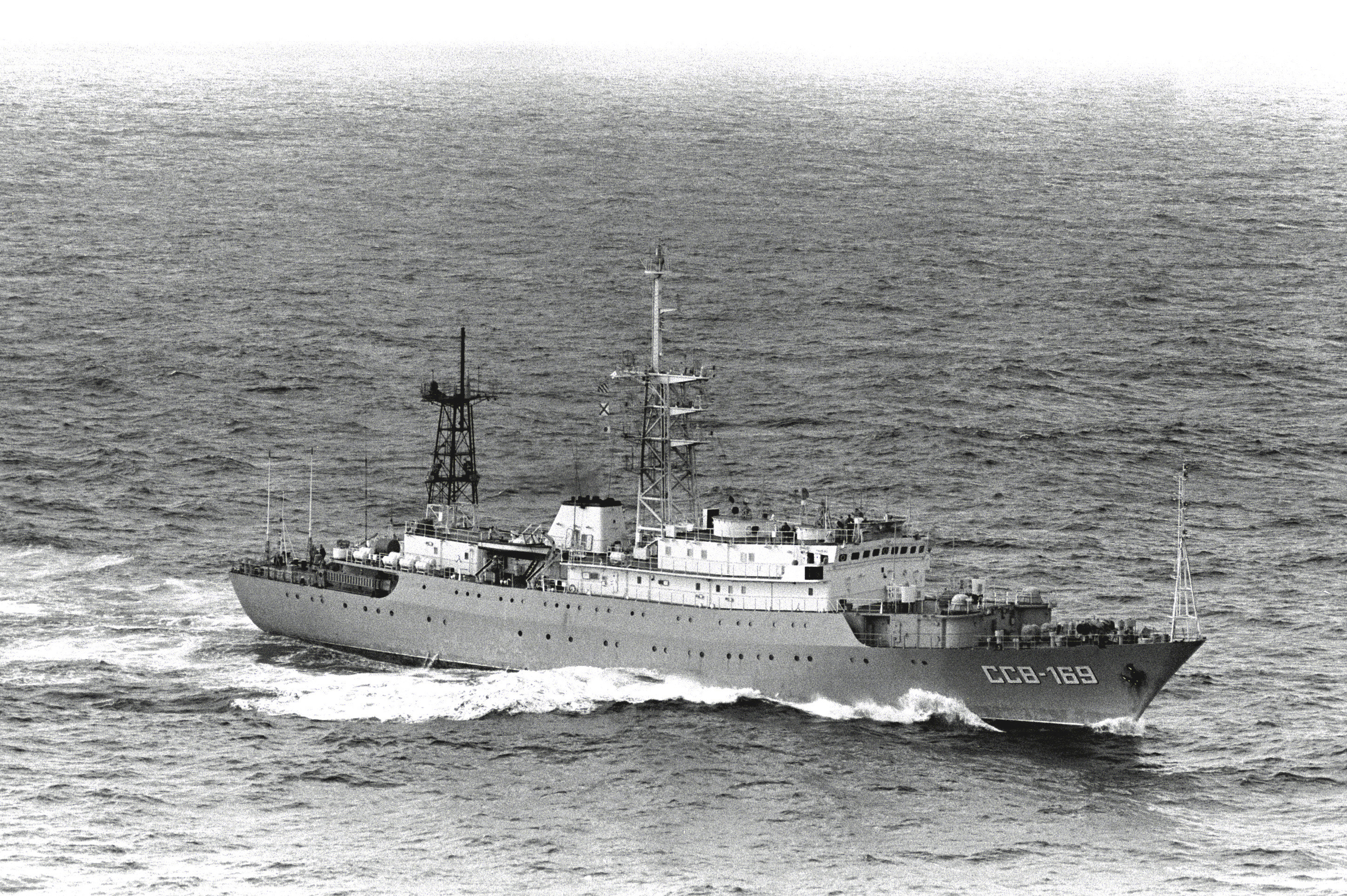 Ю 169. ССВ 169 Таврия. ССВ 169 Таврия корабль. Разведывательные корабли ВМФ СССР. Средний разведывательный корабль проекта 864.