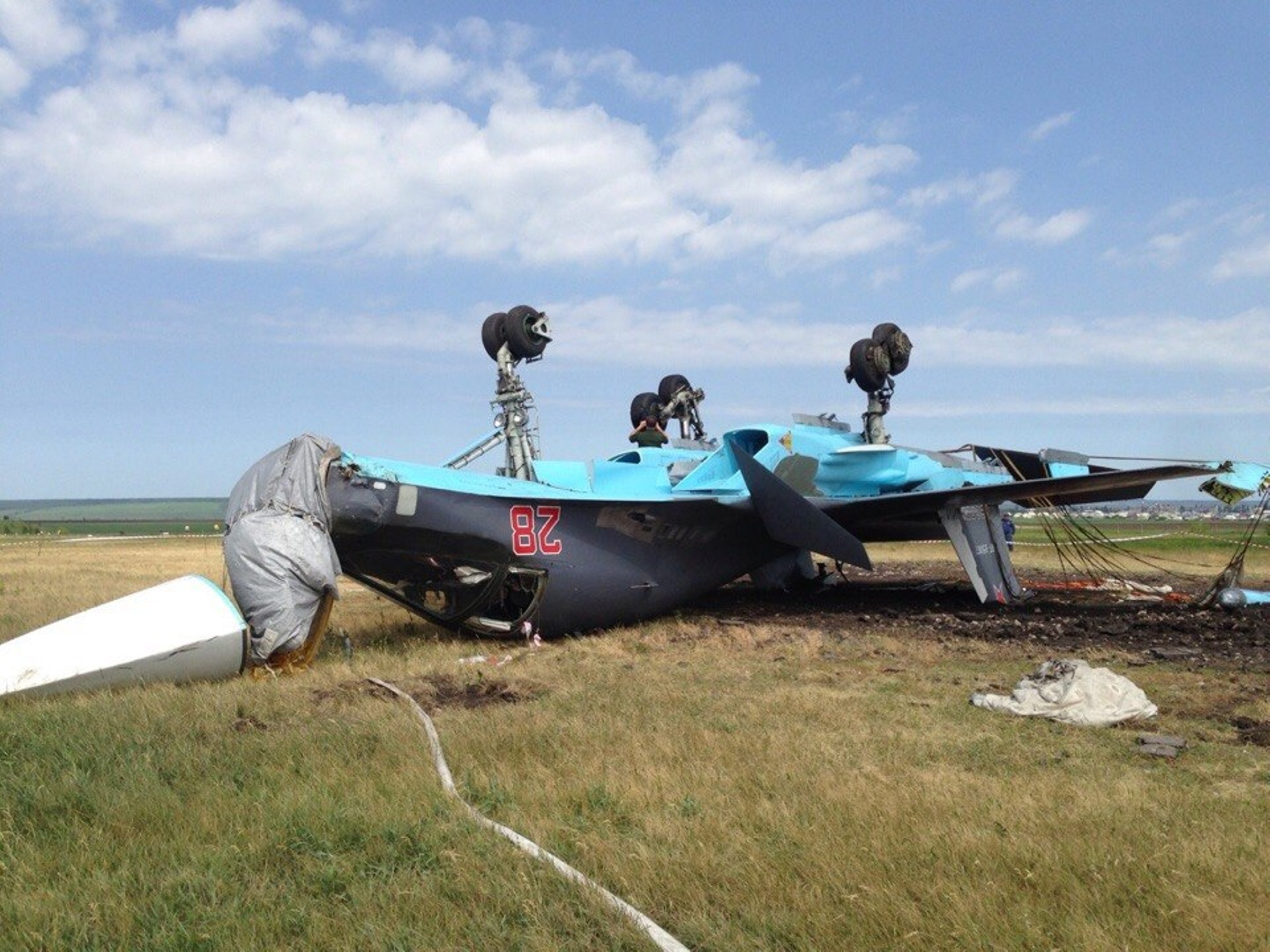 Бпла в ейске. Су-34 в Бутурлиновке. Су-34 Бутурлиновка авария. Кабина бомбардировщика Су-34. В Бутурлиновке перевернулся Су-34.