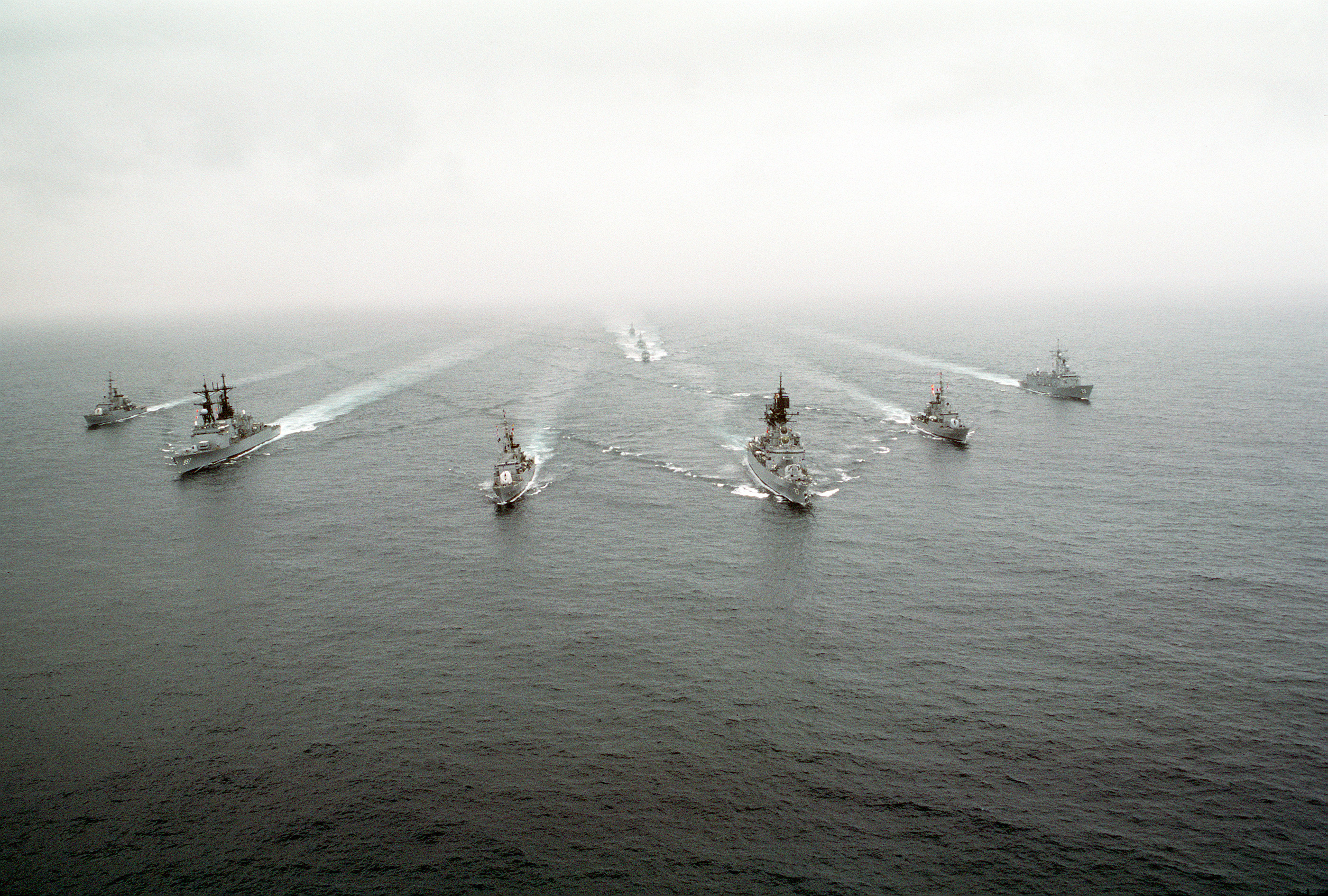 Мощь флота. НАТО В черном море. Натовские корабли в Балтийском море. Балтийское море НАТО. Надводные силы ВМФ.