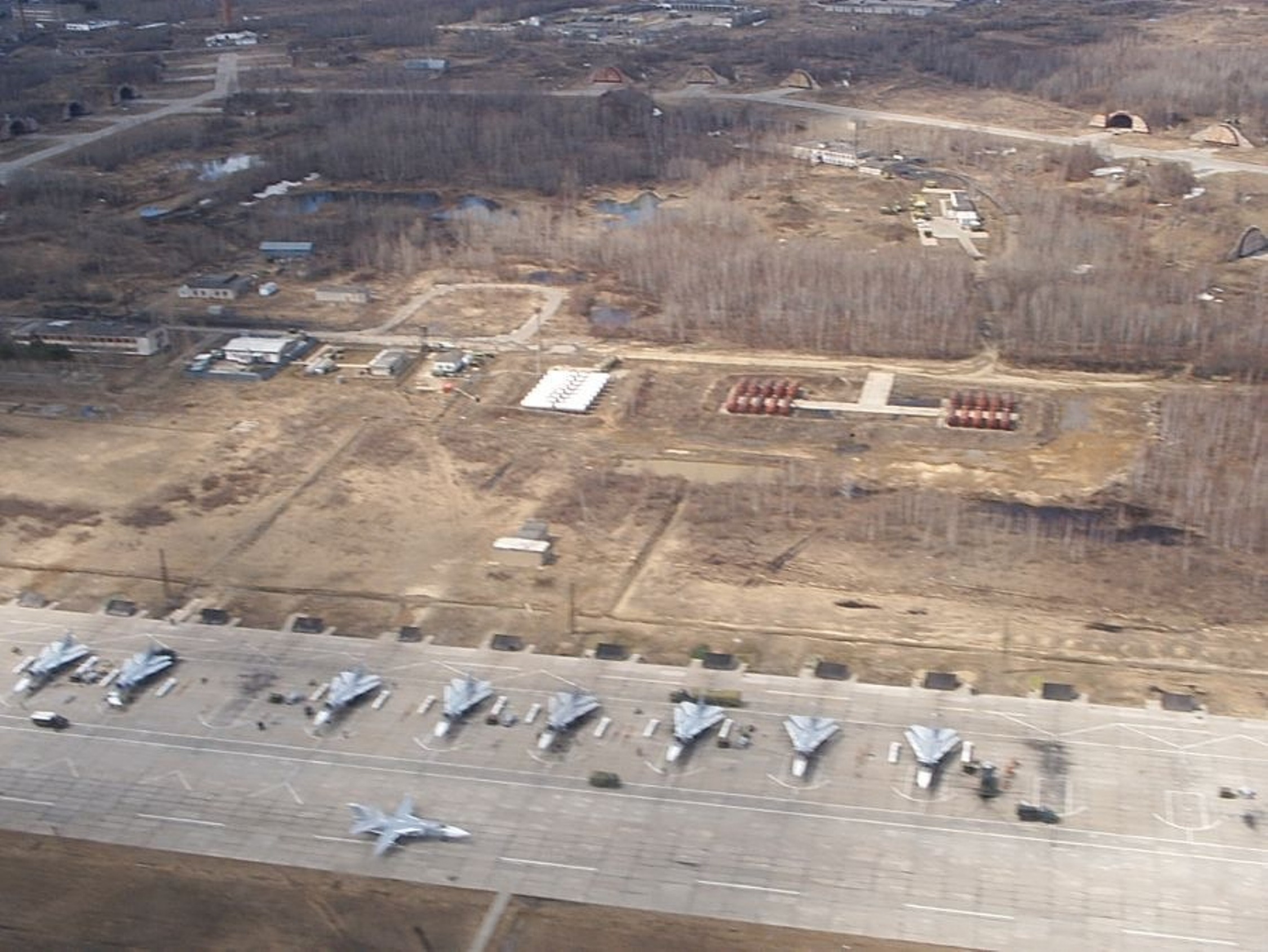 Аэродром хурба. Аэродром Хурба Комсомольск-на-Амуре. Комсомольск Амур военный аэродром Хурба. Хурба аэродром капонир. Авиабаза Жетыген.