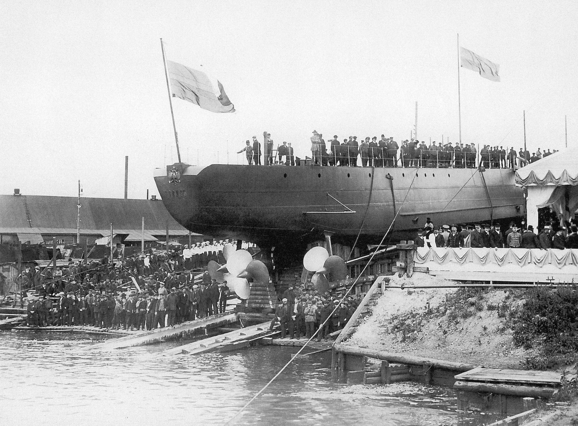 Новики википедия. Спуск на воду эсминца Новик 1911. Эскадренный миноносец Новик. Корабль Новик миноносец. Эсминец Новик 1913.