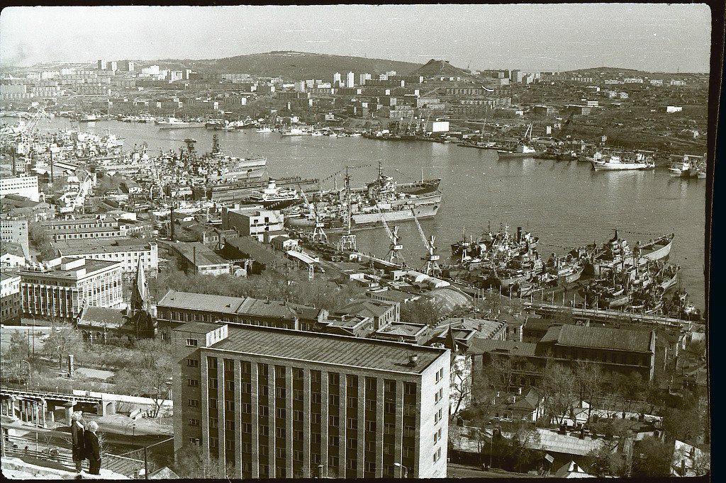 Старый владивосток. Бухта золотой Рог Владивосток 1980. Бухта золотой Рог 1970. Бухта золотой Рог Владивосток 70-е. Владивосток. Бухта золотой Рог pastvu.