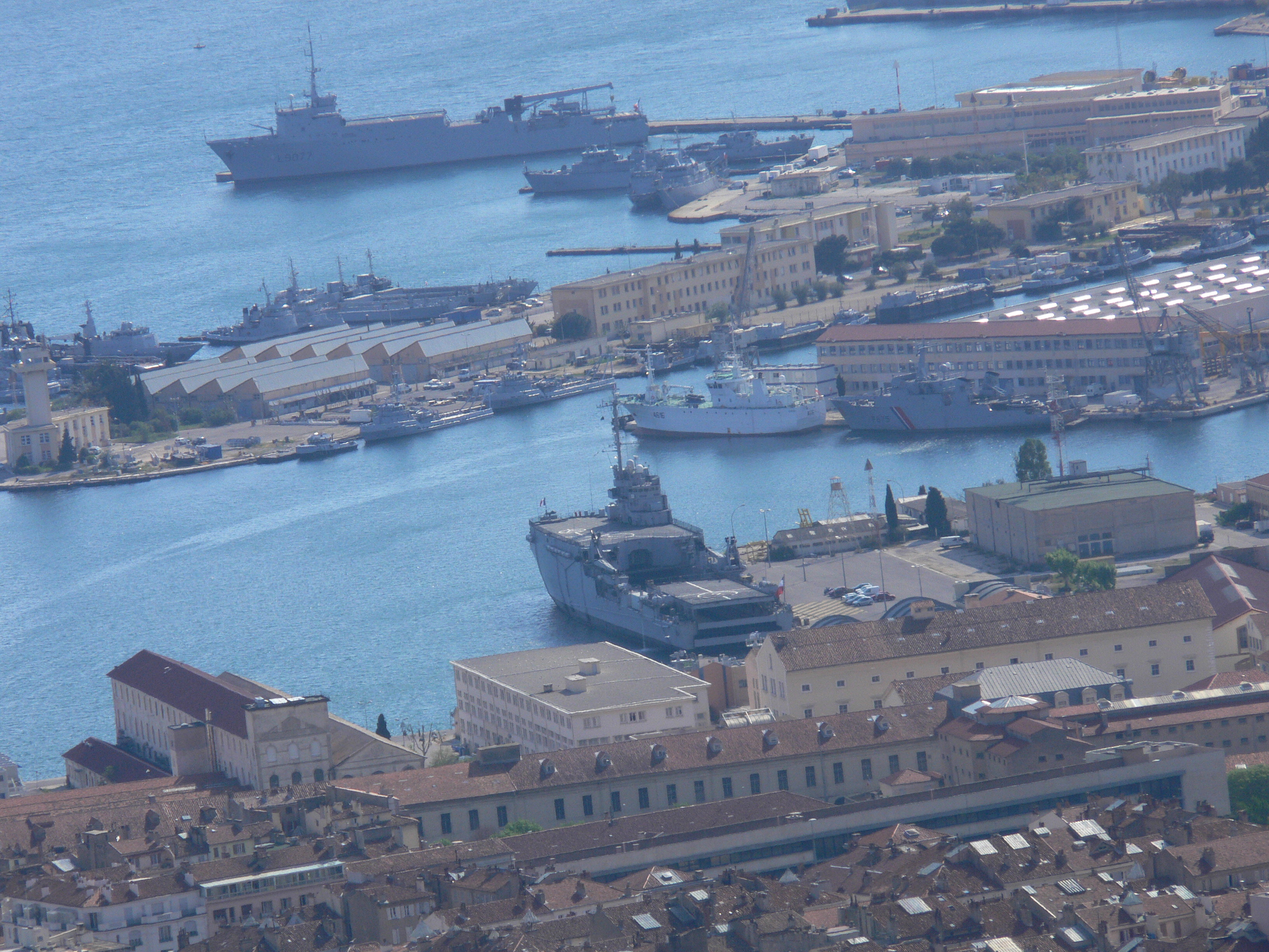 Морская база. Военно морская база Тулон. Тулон порт. Вернье порт Тулон. Французская военно морская база Брест.